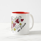 ラッキーで愛のハートとスターズバレンタインデーのマグカップ ツートーンマグカップ (正面右)