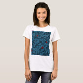 ラッキーなクローバーを青と赤で見つける Tシャツ (正面フル)
