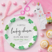 ラッキーなチャームグリーンクローバーベビーシャワー ペーパープレート (パーティー)