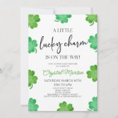 ラッキーなチャームグリーンクローバーベビーシャワー 招待状 (正面)
