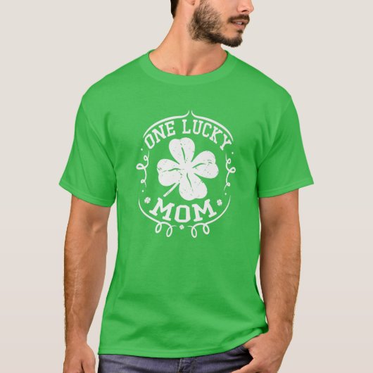ラッキーなママ St Patrick's Day ギフト プレゼント 母の日 Tシャツ (正面)