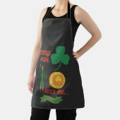 ラッキーアイリッシュキスメハピーsaint patricks dayTシ エプロン (インサイチュ)