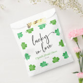 ラッキーインラブグリーンシャムロッククローバーブライダルシャワー フェイバーバッグ (封をした状態)