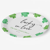 ラッキーインラブグリーンシャムロッククローバーブライダルシャワー ペーパープレート (アングル)