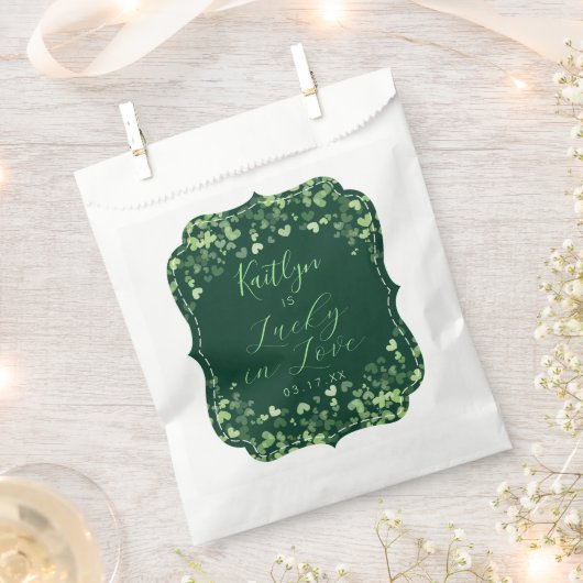 ラッキーインラブセントパトリックの日ブライダルシャワー フェイバーバッグ (クリップ留めされた状態)