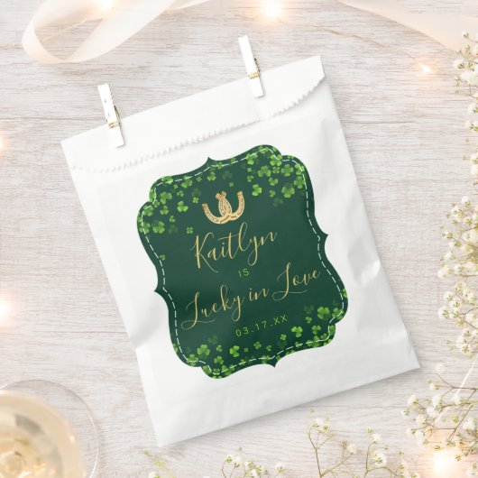ラッキーインラブセントパトリックの日ブライダルシャワー フェイバーバッグ (クリップ留めされた状態)