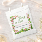 ラッキーインラブセントパトリックの日ブライダルシャワー フェイバーバッグ (クリップ留めされた状態)
