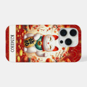 ラッキーキャットと金貨が赤いモノグラムに iPhoneケース (裏面横)