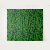 ラッキークローバーを見つける2 タペストリー (正面(横))