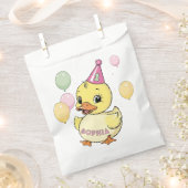 ラッキーダック1st誕生日パーティーダッキー紙カップ フェイバーバッグ (クリップ留めされた状態)