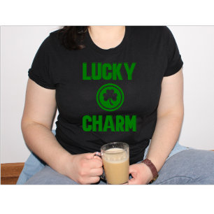ラッキーチャームアイリッシュシャムロックの聖パトリックの日 Tシャツ