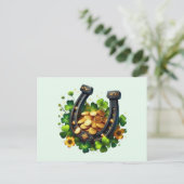 ラッキーホースシューズ金ゴールドコインとクローバー ポストカード (スタンド正面)