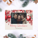 ラッキーレッドポインセチア家族写真 シーズンカード<br><div class="desc">この美しい赤いポインセチアのクリスマスカードは、フェスティバルの水色のデザインと家族の写真のための宇宙を備えている。パーソナカスタマイズリ機能を使用して、これらのカードを簡単に使用。</div>