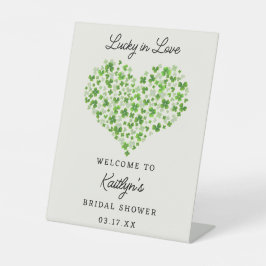 ラッキー・イン・ラブ セントパトリックデーのブライダルシャワー 台座サイン