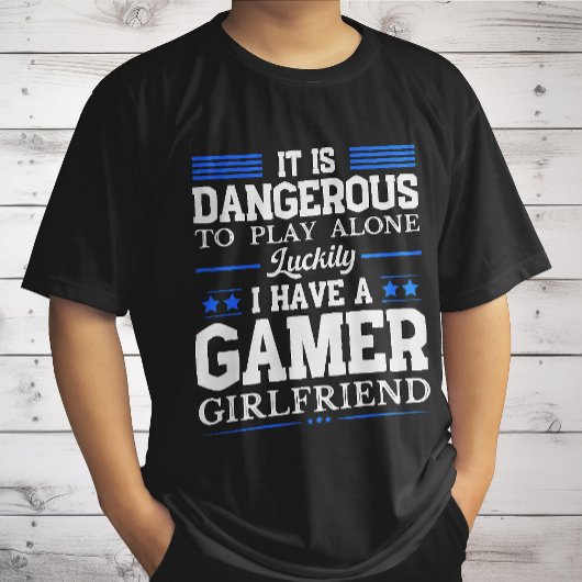 ラッキー!ゲーマーの彼女がいる面白いカップル Tシャツ