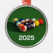 ラックに並べられたビリヤードボールのオーナメント メタルオーナメント (正面)