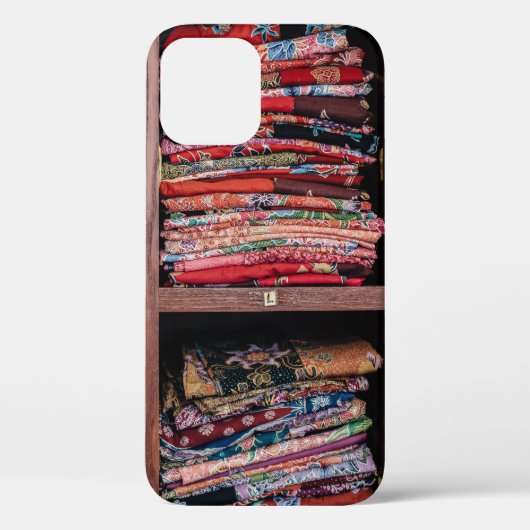 ラック上の色合わせ布 Case-Mate iPhoneケース (裏面)