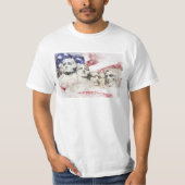 ラッシュモア山の水彩画とアメリカ国旗 Tシャツ (正面)