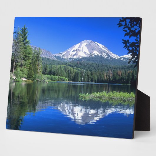 ラッセン山はマンザニタ湖の上に位置する フォトプラーク (側面)