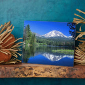 ラッセン山はマンザニタ湖の上に位置する フォトプラーク (側面)