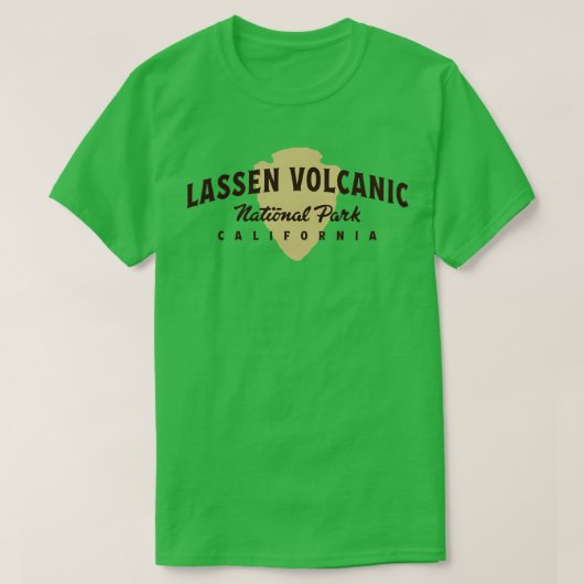 ラッセン火山国立公園アーチ型文字ブラウン Tシャツ (デザイン正面)
