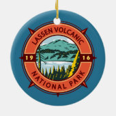 ラッセン火山国立公園レトロコンパスエンブレム セラミックオーナメント (裏面)