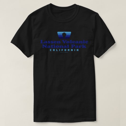 ラッセン火山国立公園レトロバッジアルワイ Tシャツ (デザイン正面)
