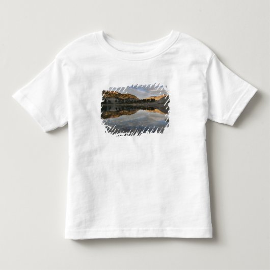 ラッセン ヘレン湖の夕焼けの反射 トドラーTシャツ (正面)