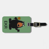 ラッパスイセンの漫画を持つかわいいツキノワグマ ラゲッジタグ (正面横)