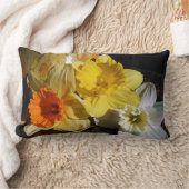 ラッパスイセンのThreesome ランバークッション (ブランケット)