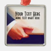 ラップトップかプランナーを握っている実業家 メタルオーナメント (正面)