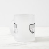 ラップトップで眠っている白猫すりガラスのマグカップ フロストグラスマグカップ (正面左)