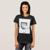 ラップトップで眠る白猫レディースブラックTシャツ Tシャツ (正面フル)