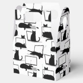 ラップトップに座っている黒猫のパターン フェイバーボックス (オープン)