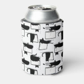 ラップトップに座っている黒猫のパターン 缶クーラー (缶裏面)