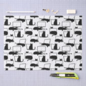 ラップトップに座っている黒猫のパターン 薄葉紙 (クラフト)