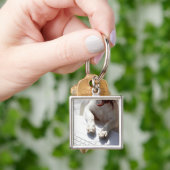 ラップトップに彼の手を置いている犬 キーホルダー (手)