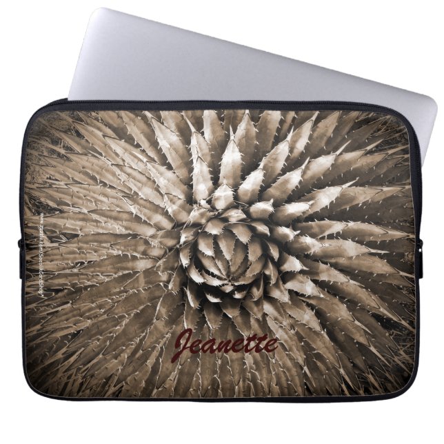 ラップトップコンピュータの袖のリュウゼツランのスパイクのセピア色ブラウンタン ラップトップスリーブ (正面)