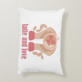 ラテとラブカップ、手とコーヒー引用文 アクセントクッション (裏面(縦))