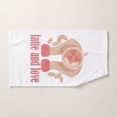 ラテとラブカップ、手とコーヒー引用文 ハンドタオル (ハンドタオル)