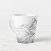 ラテマグに描かれた鉛筆画の山々 カフェラテマグ (左アングル)