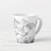 ラテマグに描かれた鉛筆画の山々 カフェラテマグ (右アングル)