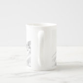 ラテマグに描かれた鉛筆画の山々 ボーンチャイナマグカップ (裏面)