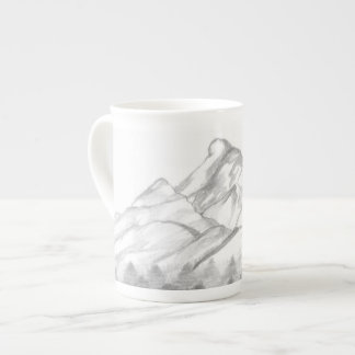 ラテマグに描かれた鉛筆画の山々 ボーンチャイナマグカップ