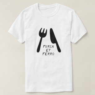 ラテンの文字: furcaとferroおよびフォークおよびナイフ tシャツ