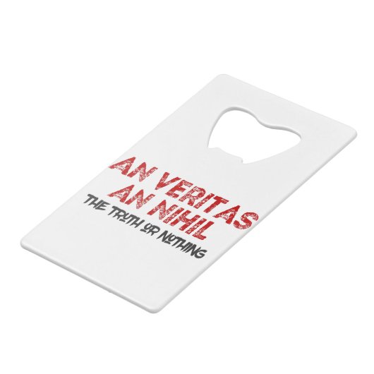 ラテン真実引用文 クレジットカード栓抜き (正面アングル)