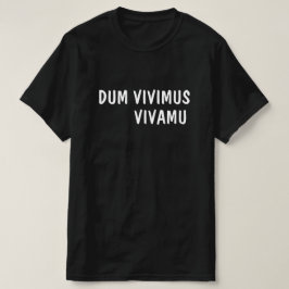 ラテン語:Dum Vivimus, Vivamus Tシャツ
