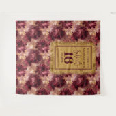 ラディアントスウィート16赤面バーガンディ金ゴールド背景 タペストリー (正面(横))