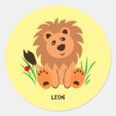 ラディバグのある草の中の可愛いライオン ラウンドシール (正面)