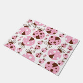 ラディバグのパターン，かわいいラディバグ，ピンクのラディバグ ドアマット (アングル)